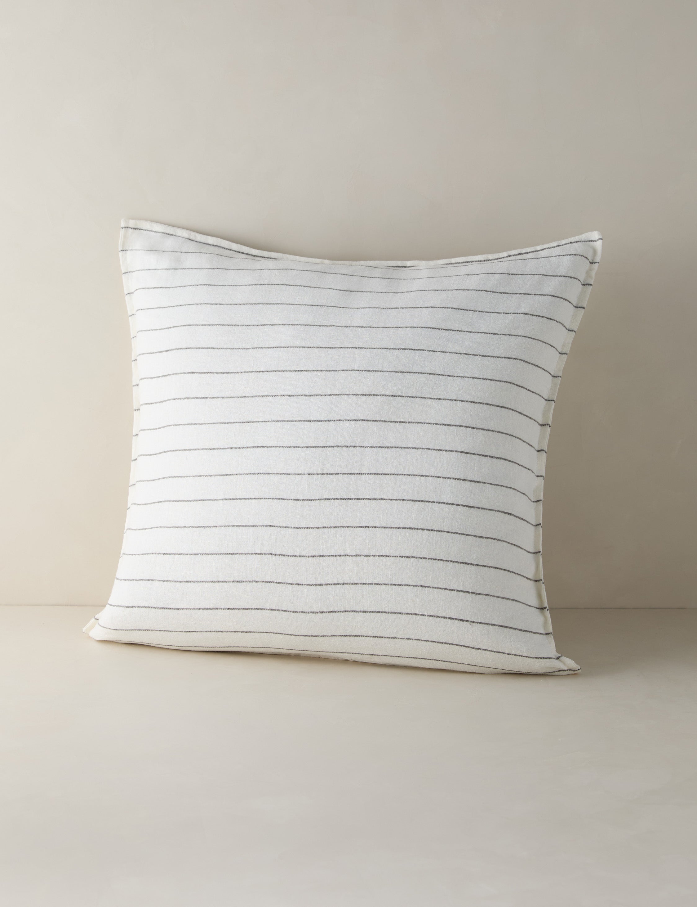 #color::cream-and-gray #size::euro