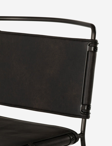 #color::black #size::bar