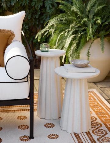 #color::white #size::13.8-W