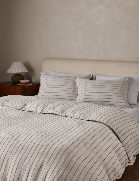 #color::flax-and-midnight #size::king #size::queen