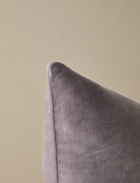 #color::lavender #style::lumbar #fill-type::with-feather-down-insert  #fill-type::pillow-cover-only