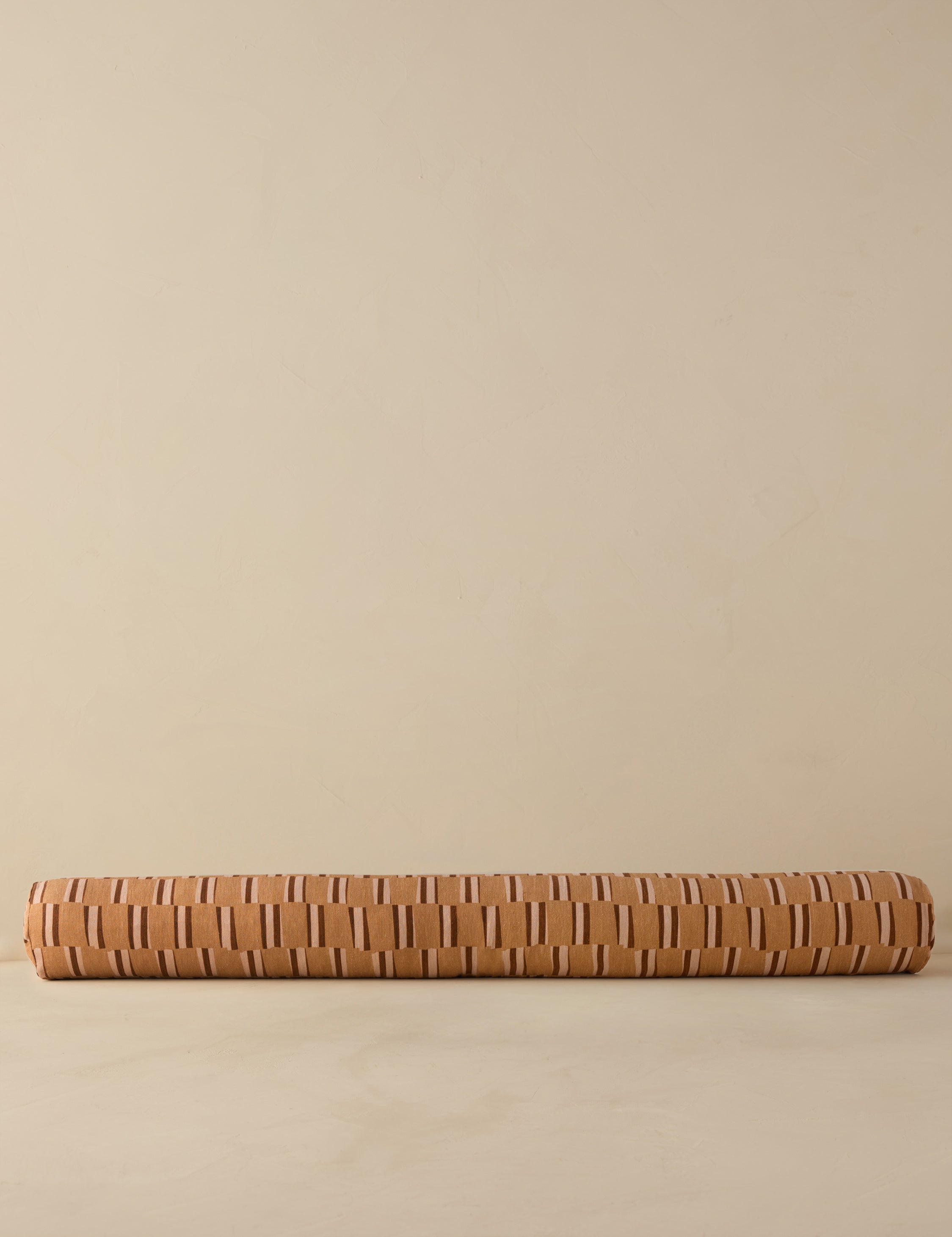 #color::cinnamon #style::long-bolster