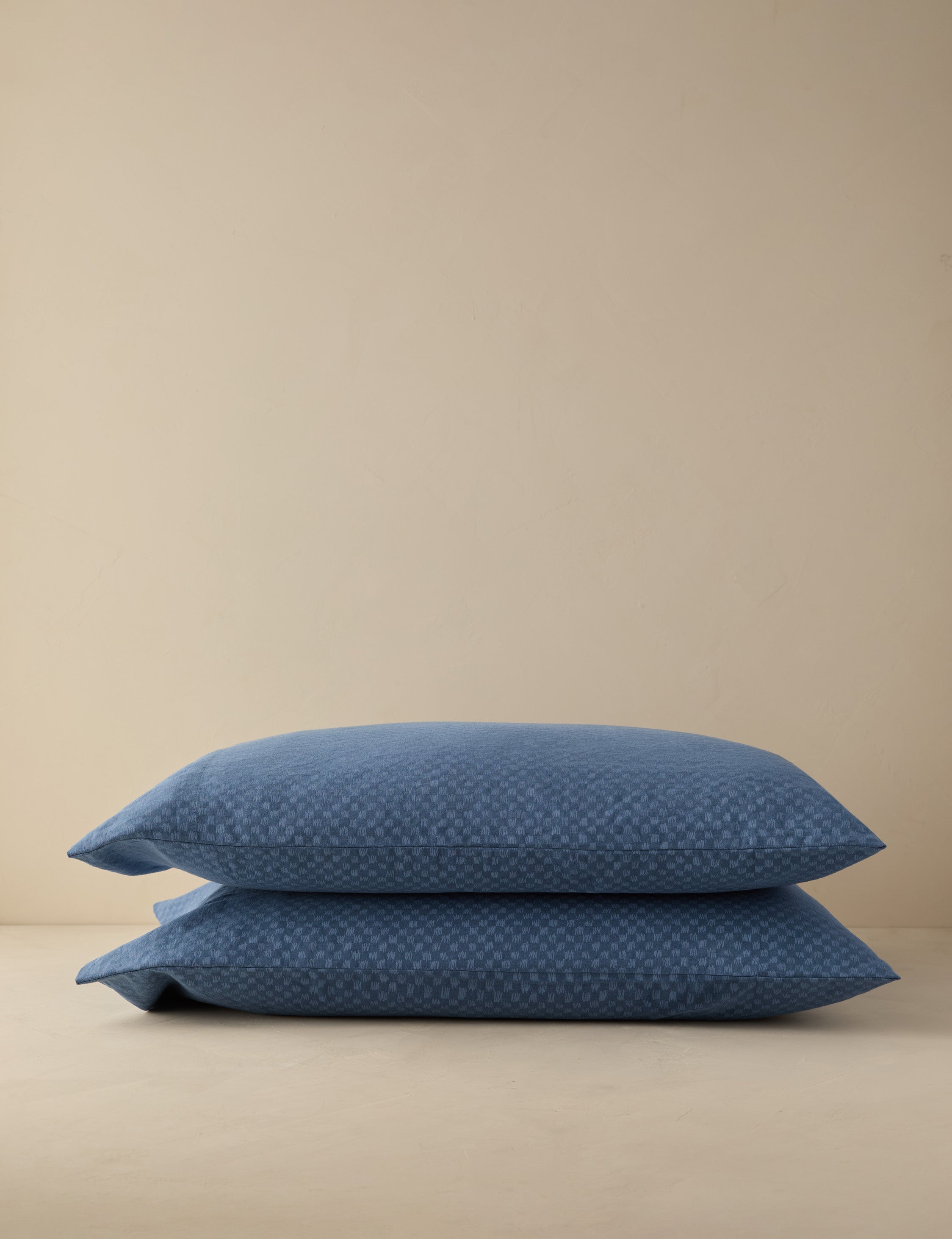 #color::azure #size::king #size::standard