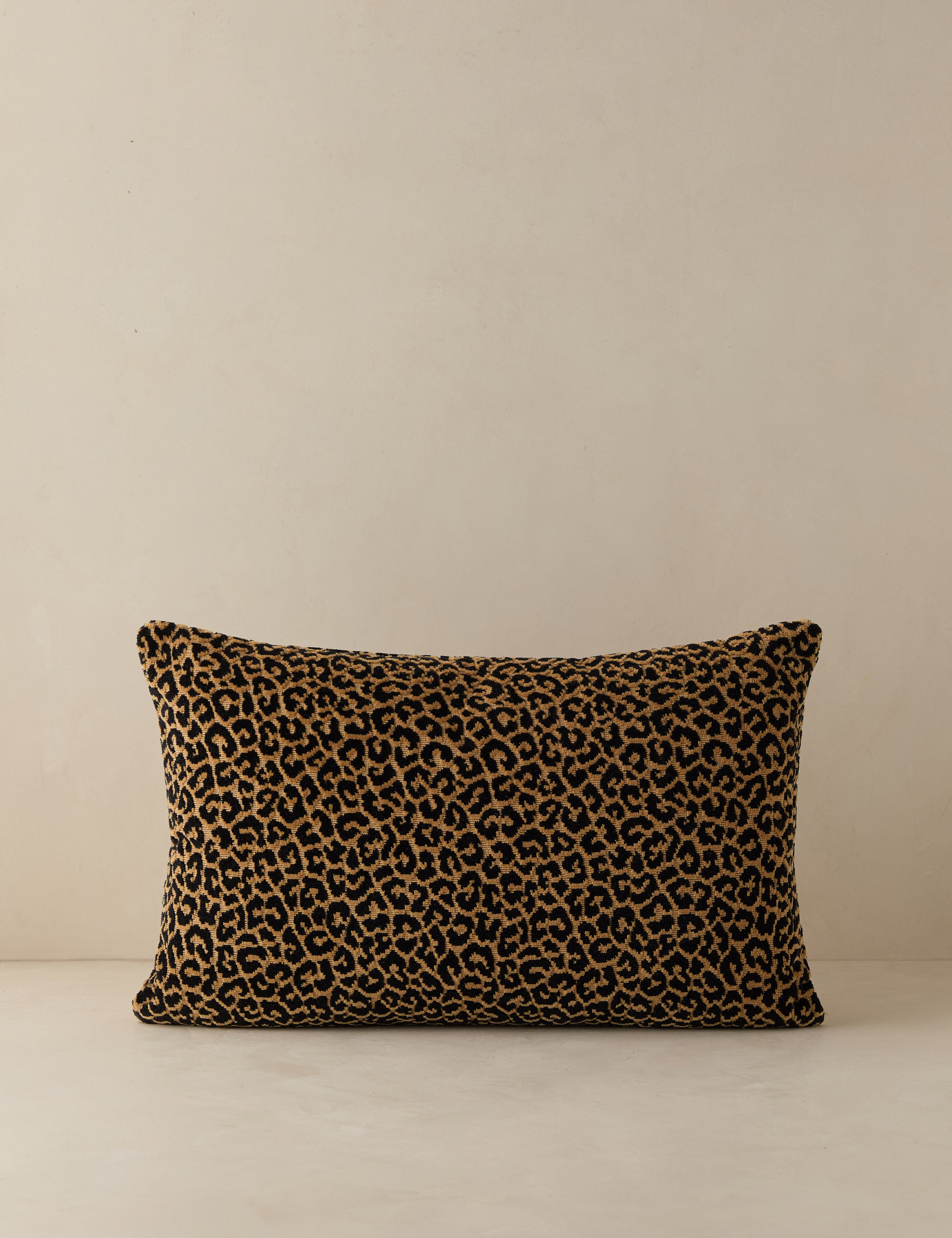 #color::ebony #style::lumbar
