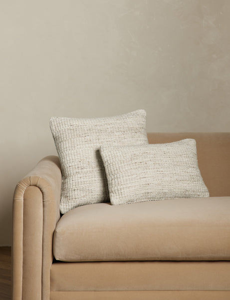 #color::light-natural #style::square