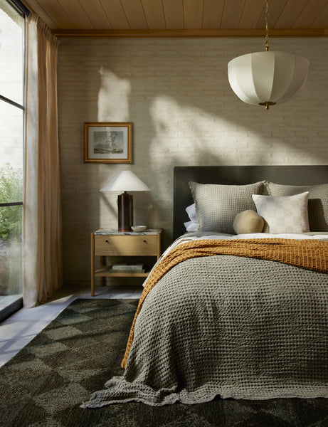 #style::square #fill type::with-feather-down-insert #color::natural #fill type::pillow-cover-only
