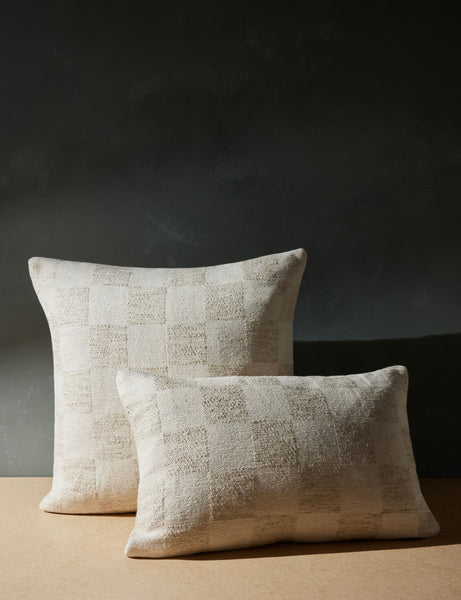 #style::square #fill type::with-feather-down-insert #color::natural #fill type::pillow-cover-only