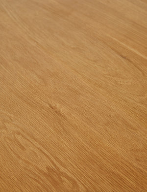The oak veneer and natural wood grain